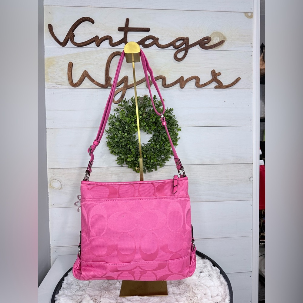 Coach Pink Signature C Nylon Crossbody Bag Rare Clear Daisy Flower Charm Hangtag - Picture 3 of 16
